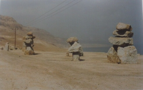 פסל דרך על חוף ים המלח