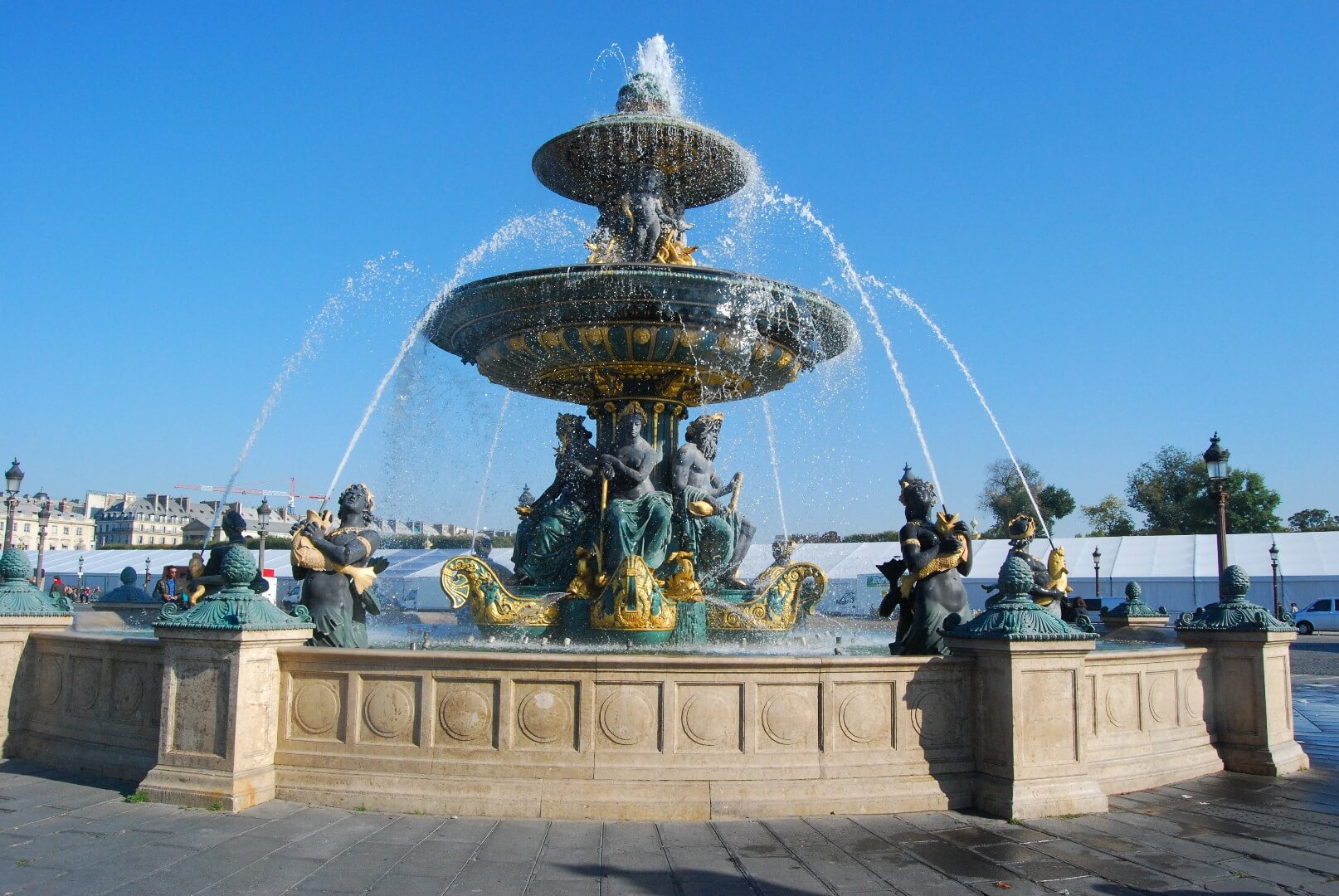Place_de_la_Concorde_fountain,_Paris