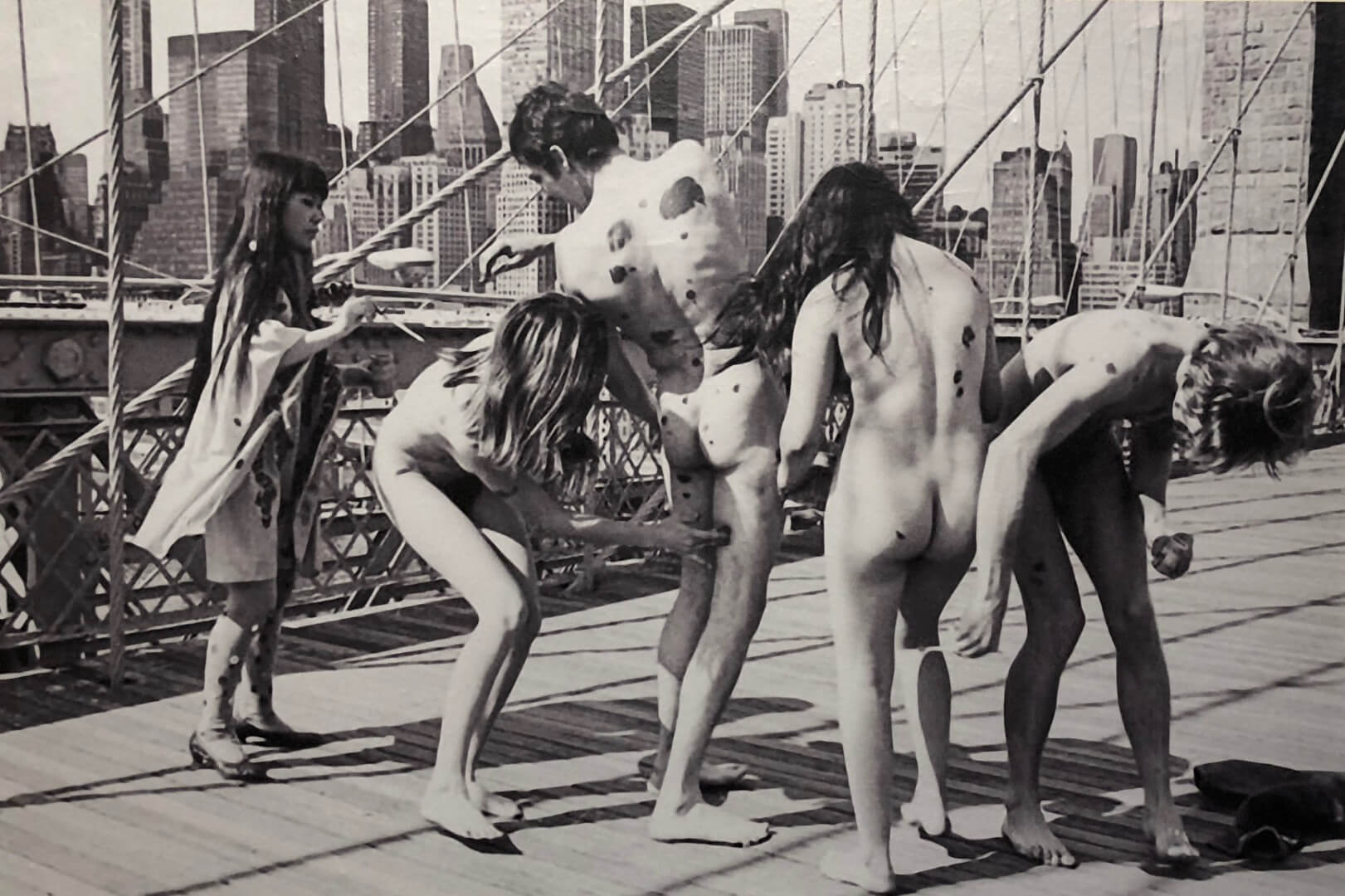 10_Yayoi Kusama, Anti war, Brooklyn Bridge, 1968