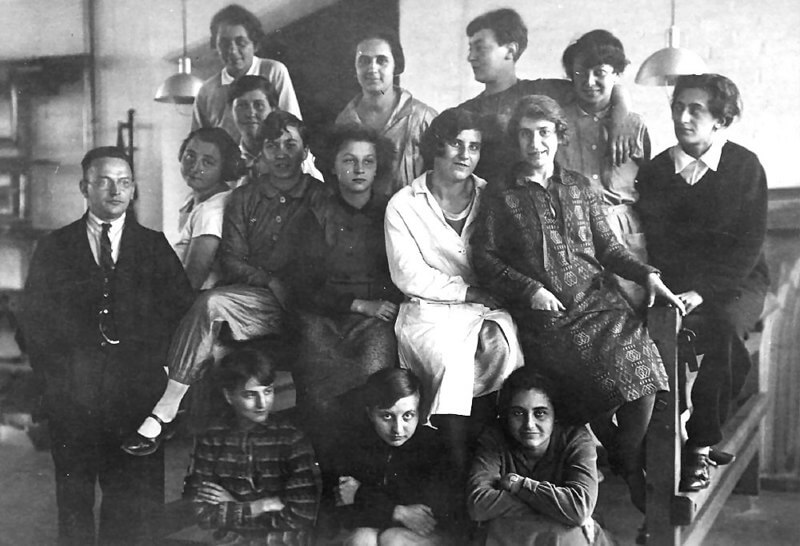 בנות כיתת השטיחים, דסאו 1930