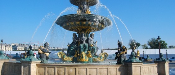Place_de_la_Concorde_fountain,_Paris