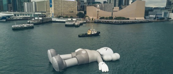 kaws-sculpture-hong-kong-harbor