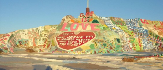Salvation_Mountain_001