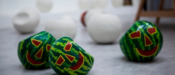 טל אמיתי-לביא / ירוק בחוץ אדום בפנים