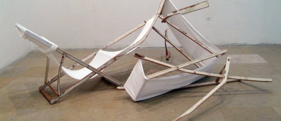  אוריאל מירון, נכס נזיל, 2008, עץ משומש צבוע ובד, 300300140 סמ (2)